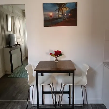 Au Cœur De La Petite Cité De Caractère Sézanne