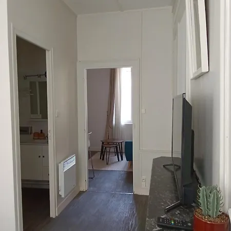 Au Coeur De La Petite Cite De Caractere