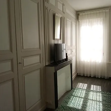 Au Cœur De La Petite Cité De Caractère Sézanne