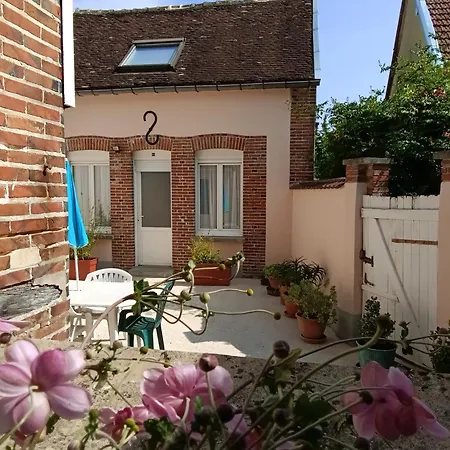 Au Coeur De La Petite Cite De Caractere Sézanne