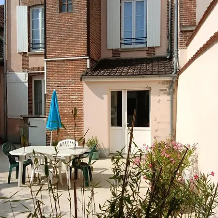 Au Coeur De La Petite Cite De Caractere