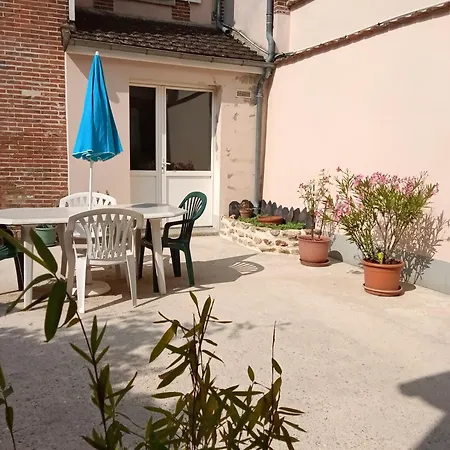 Au Coeur De La Petite Cite De Caractere *